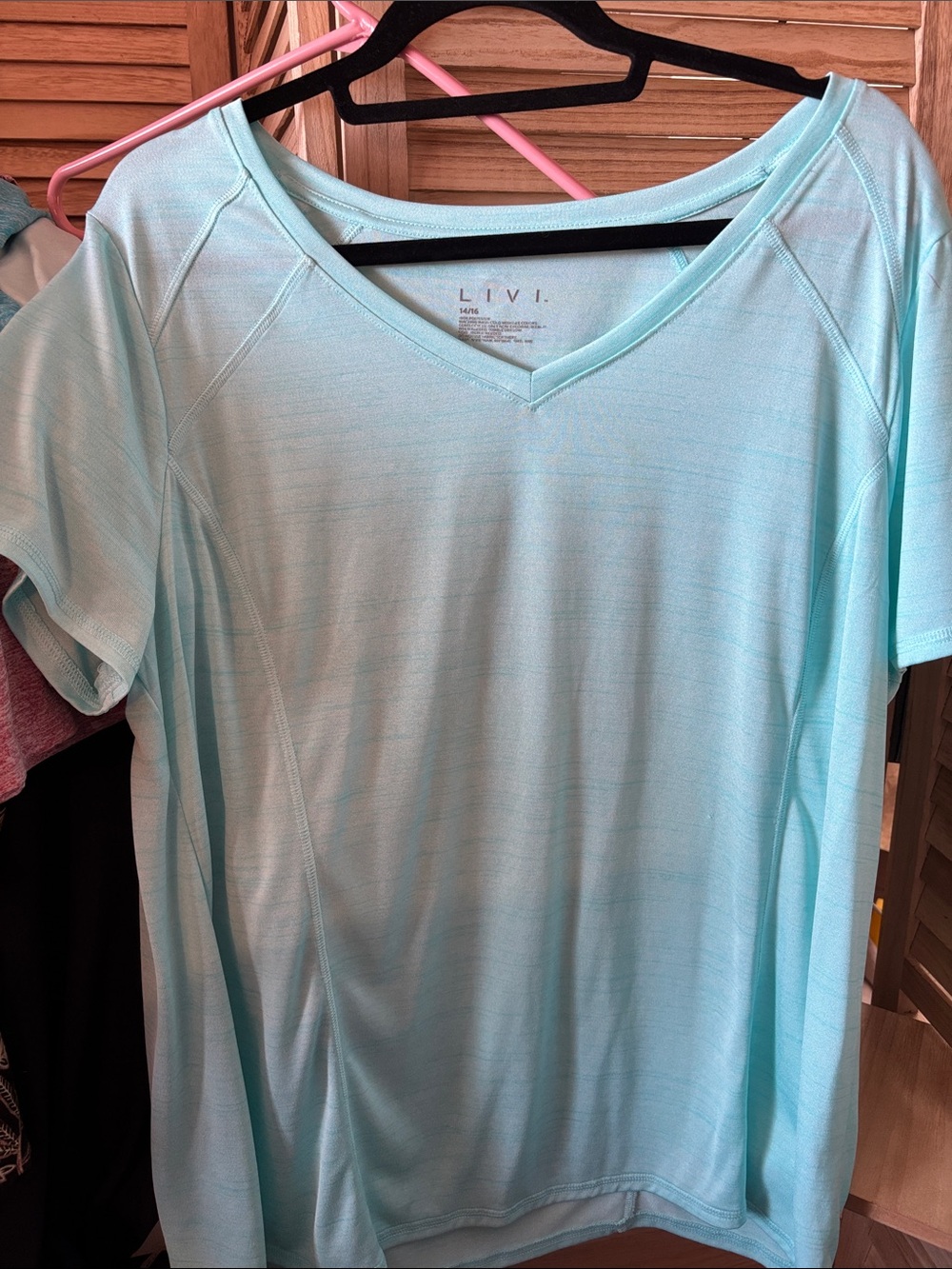 Livi Light Green V-Neck Active Tee 14/16